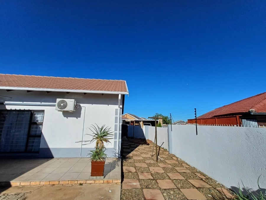 3 Bedroom Property for Sale in Roodepan Northern Cape